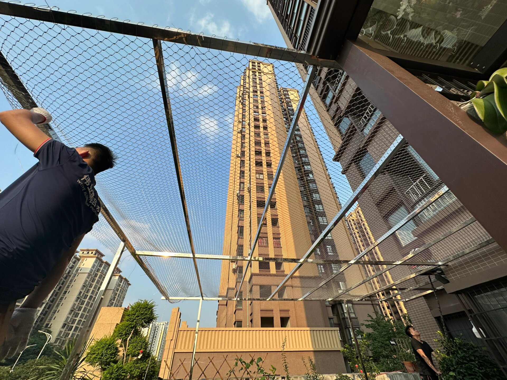 年初的时候,一个玩具车"从天而降" 自那刻起,就下定决心拉一张"防护网