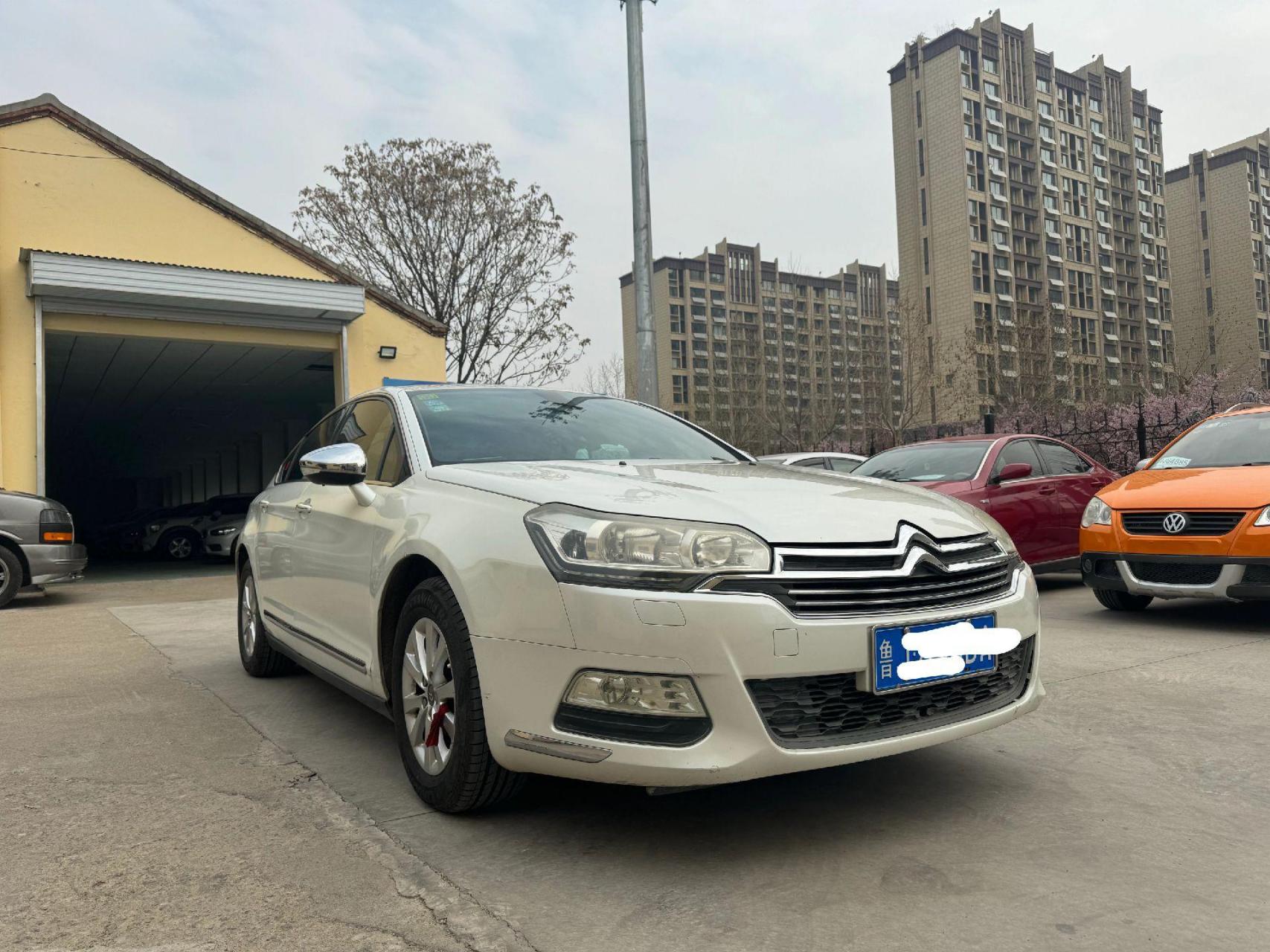 2013款东风雪铁龙c5自动悦享版,2.0l,新车指导价20.