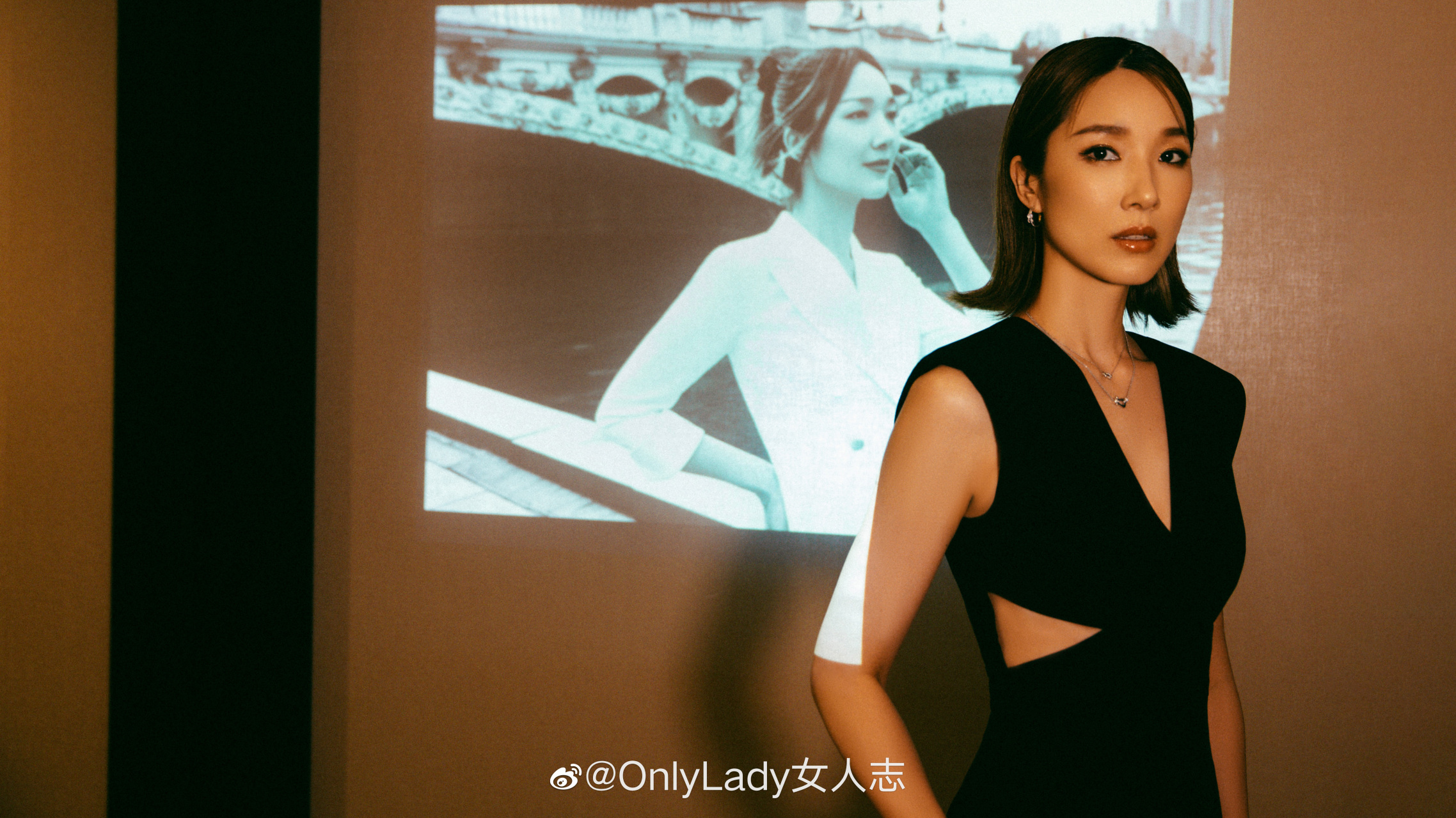 解析明星##李亚男分身情绪写真# @李亚男ll  亮相第十三届北京国际