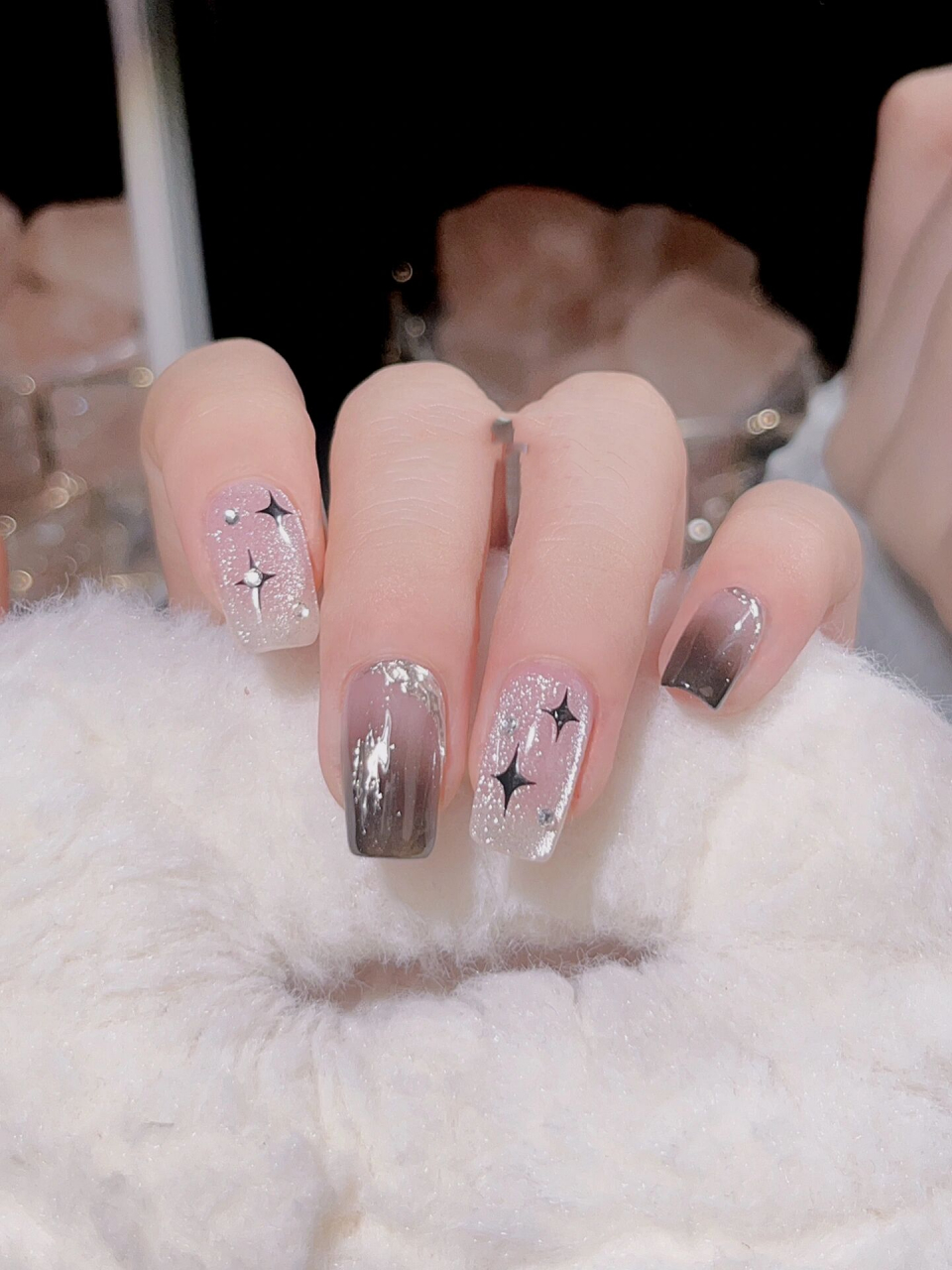 甜酷梦幻猫眼78黑色渐变美甲款式分享