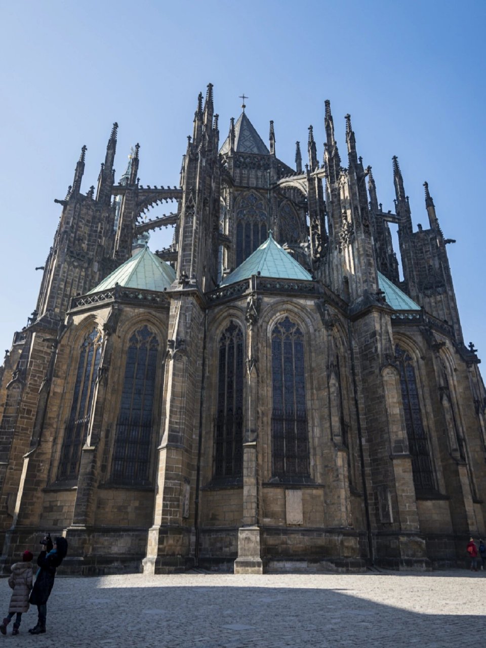 【布拉格大教堂】透过彩色玻璃的光 #笔记灵感# 深邃的教堂,透过彩色