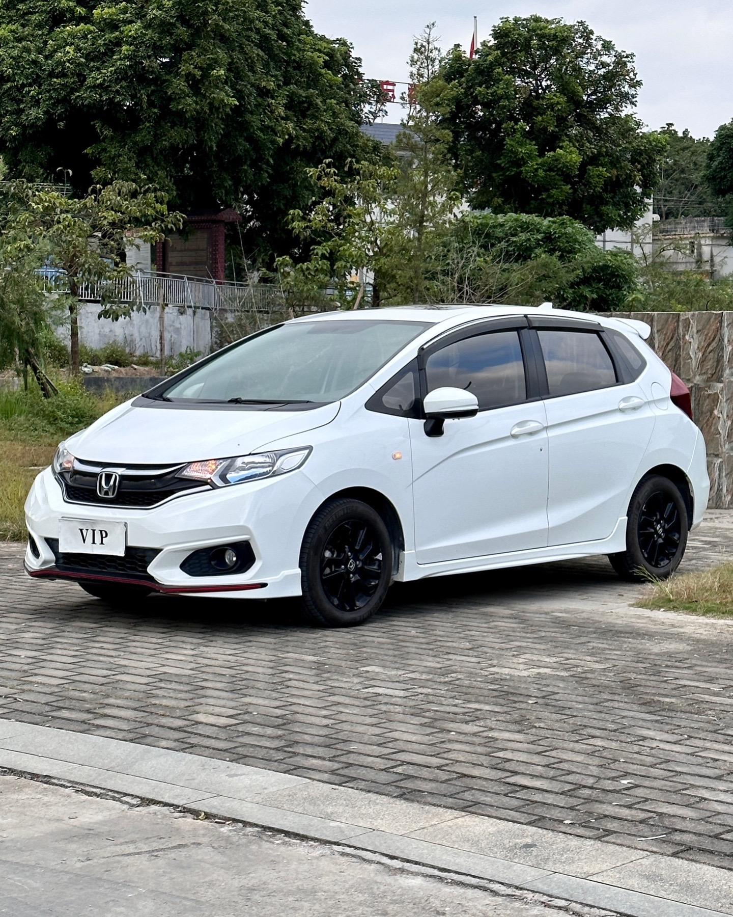 19年飞度1.5l 潮跑 版.新车落地11万 一手车 实表3