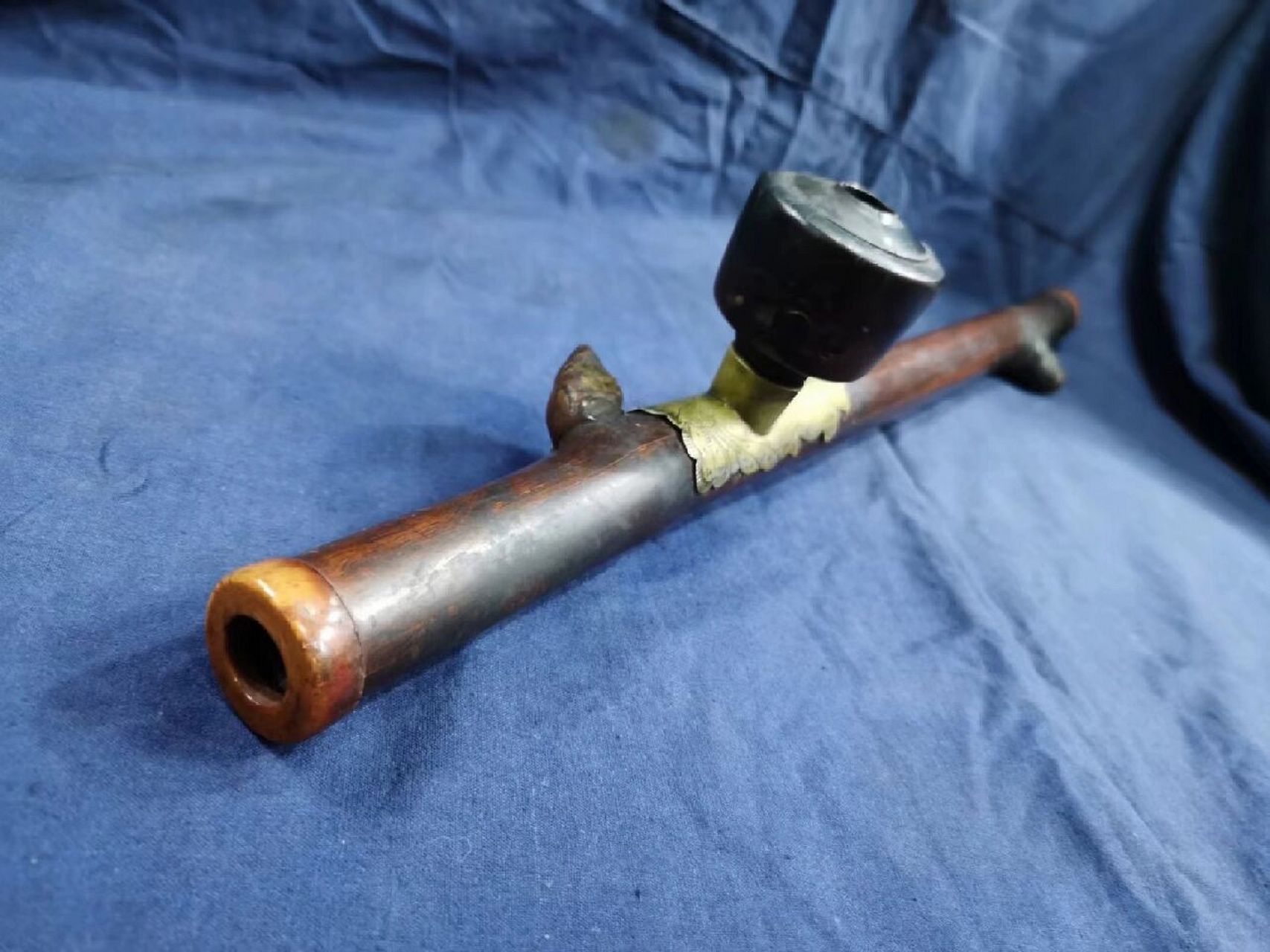 现在市场上想碰上一支老的真品鸦片枪也不是那容易.