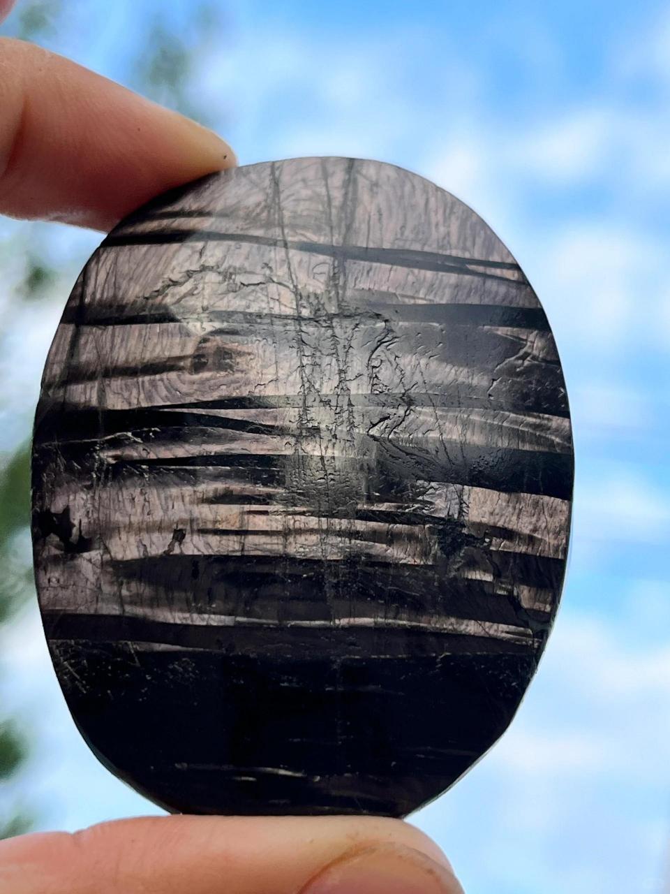 金运石有什么作用71为什么被称为92石71  金运石又称为黑银线石