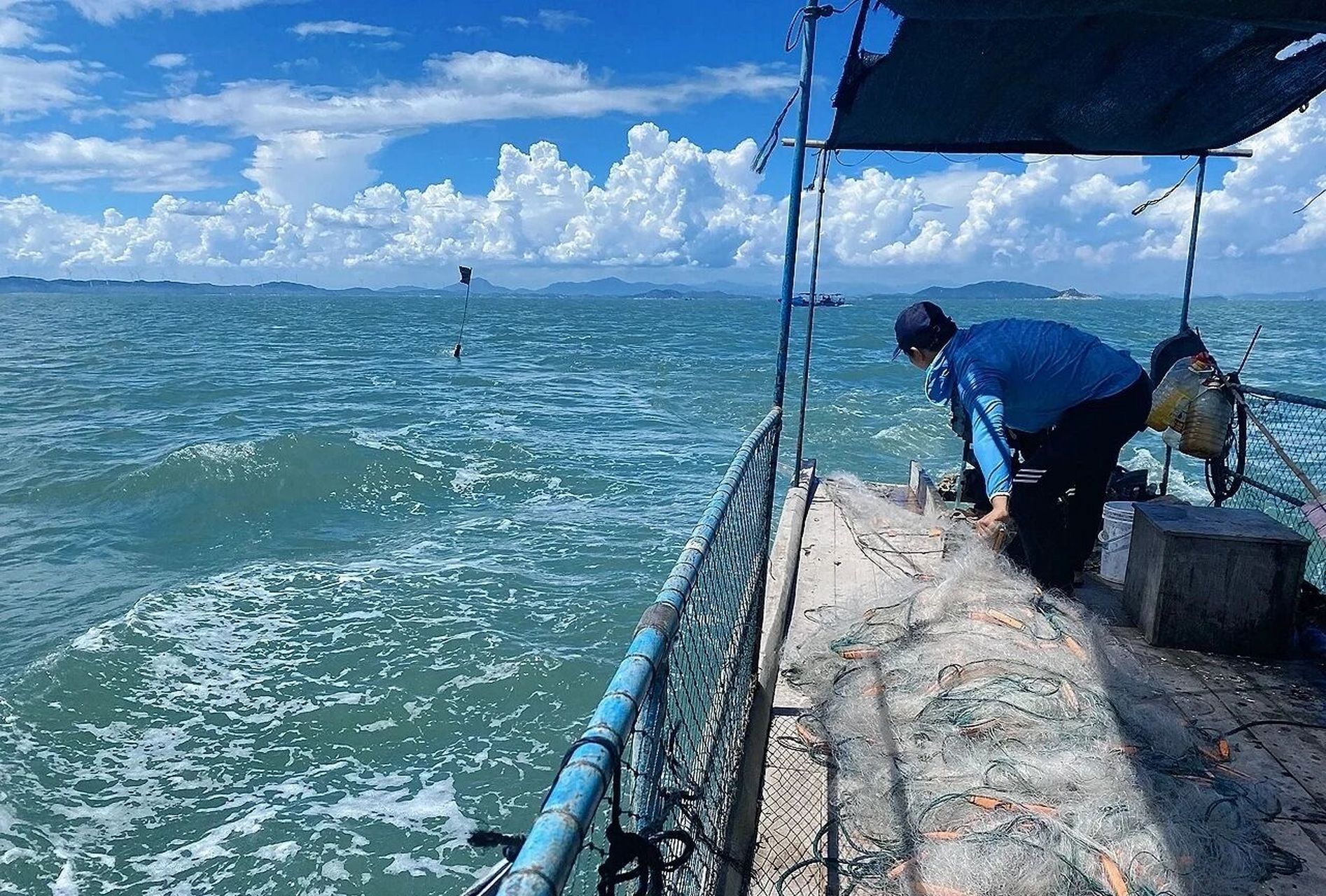 北海涠洲岛人均一百体验丨出海捕鱼 跟着渔民的渔船出海打鱼 放网 收