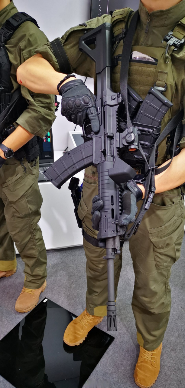 20式真枪高清细节,可惜不让摸.