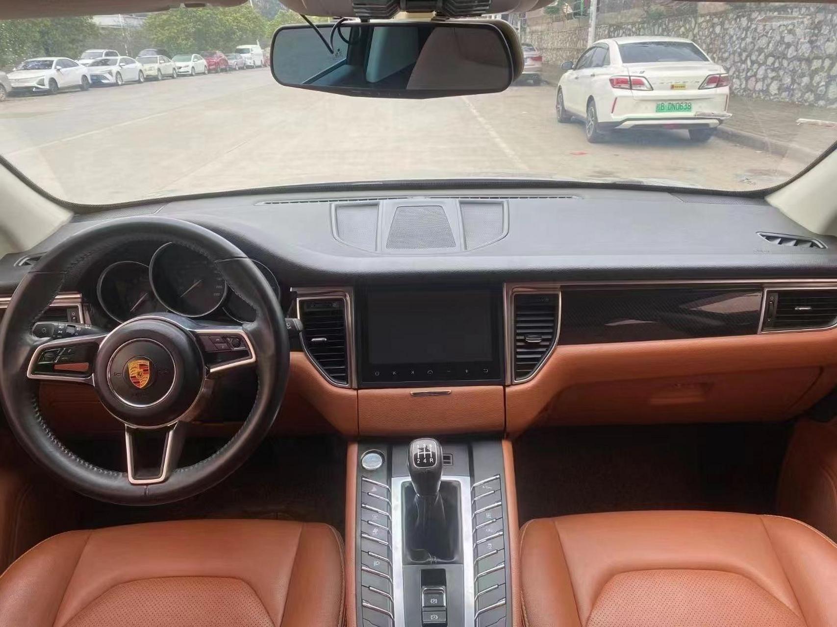 17年5月一手保时泰sr9,手动2.0t,全车原版,内饰干净,特价2万多