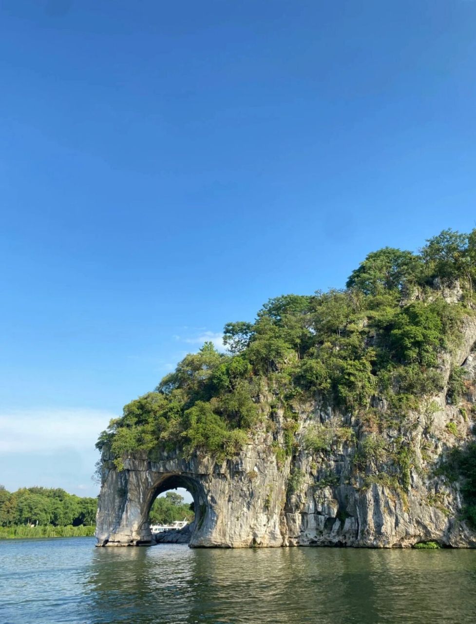 98桂林象鼻山游客照92 小学语文课本封面的象鼻山呀 打卡了