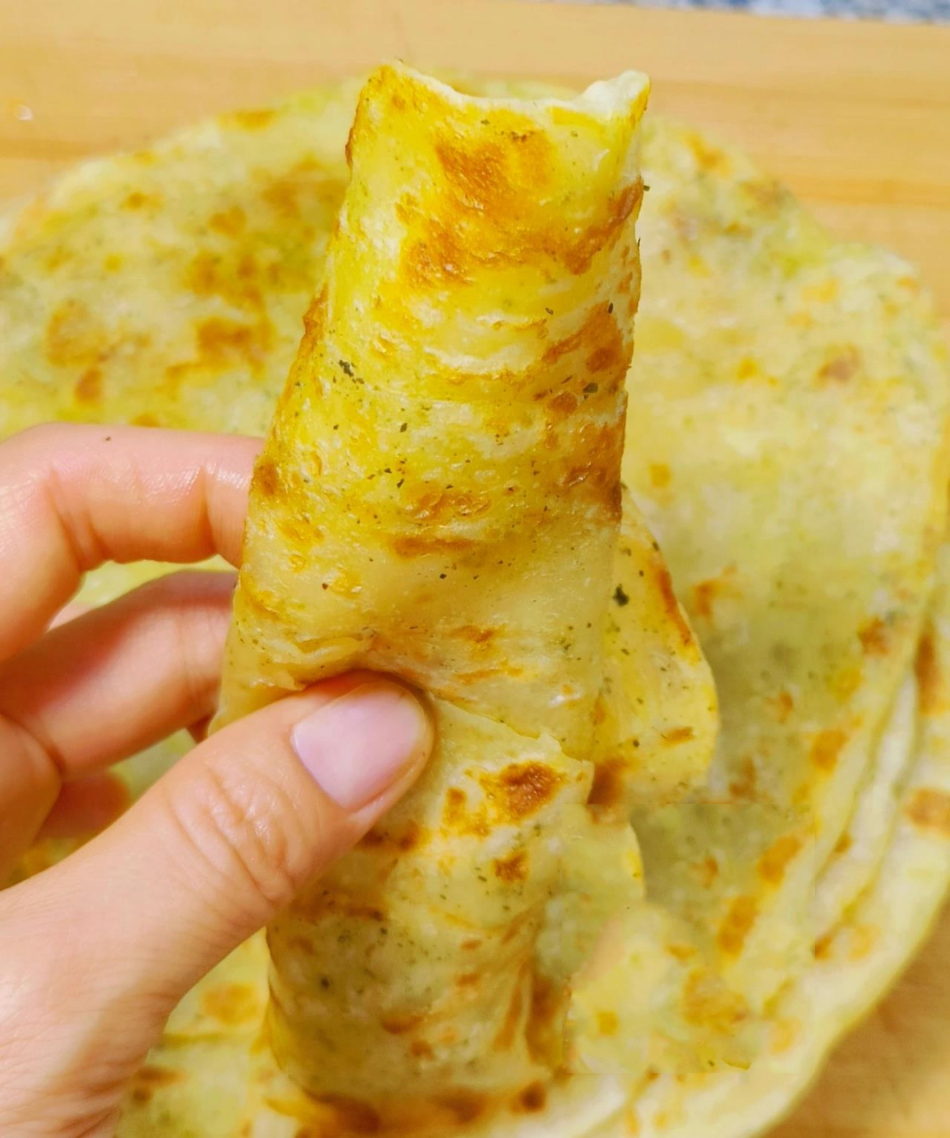 烫面油饼 只有方法对,放凉了也不会硬 烫面油饼 只要方法掌握,凉了也