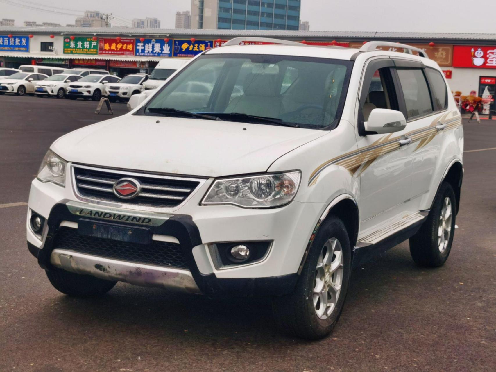 硬派越野车带大梁,底盘高上山过河跑烂路,上工地的好帮手,车主非常