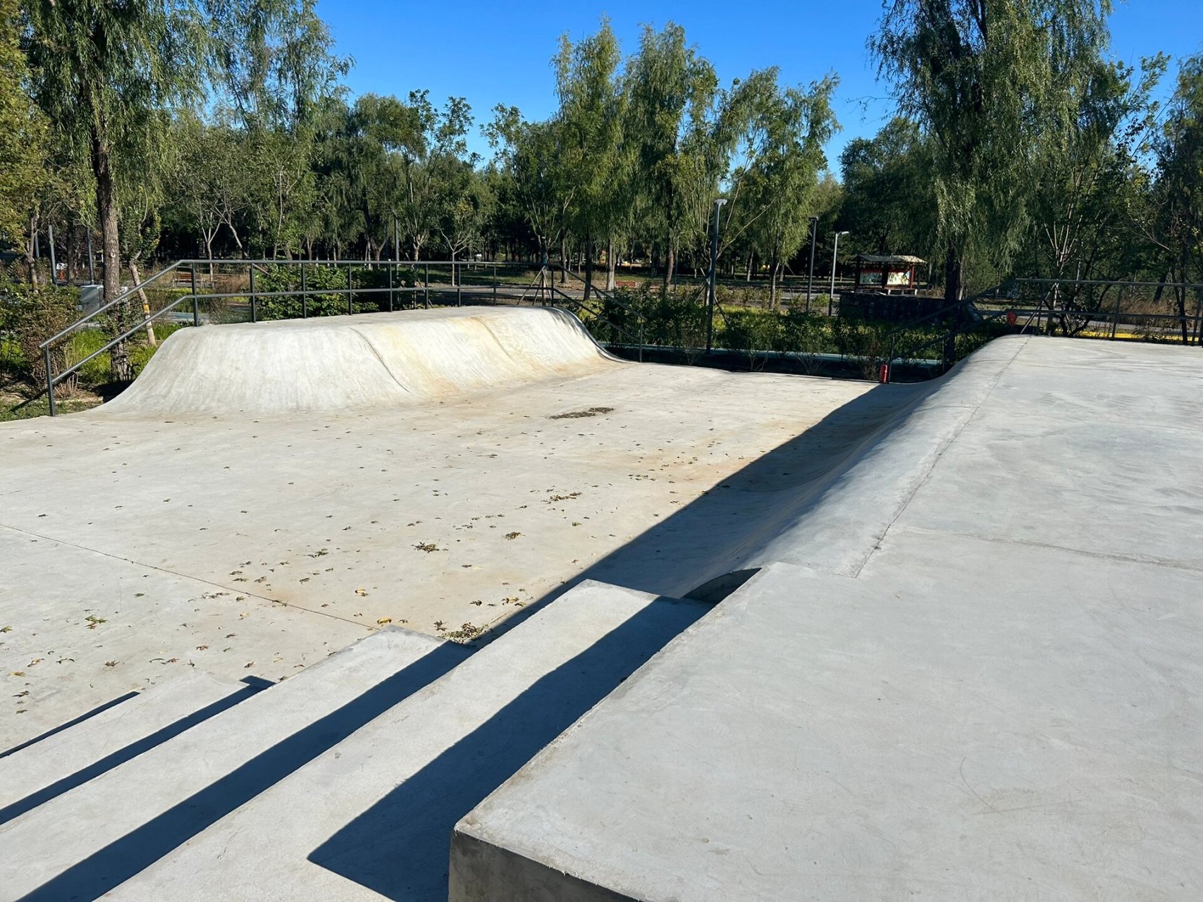 北京最新滑板碗池场地 北京滑板场地越来越多了,下面介绍个免费的