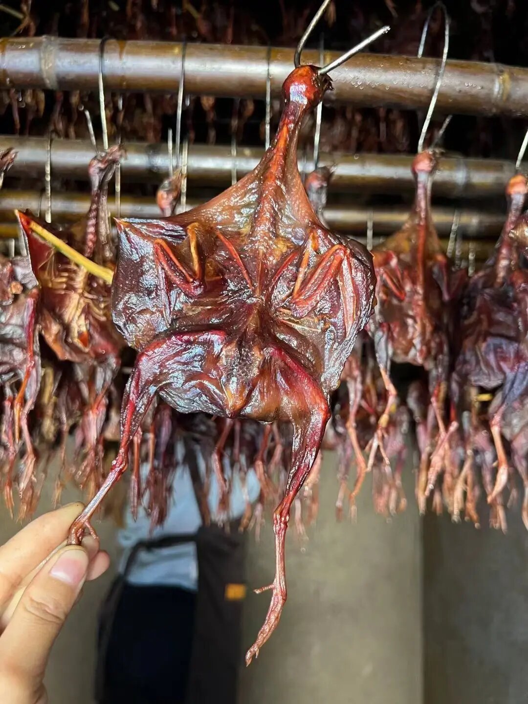 【腊竹鸡】 小竹鸡属鸟类,肉质相比禽类更紧致 熏干了味道口感绝佳,下