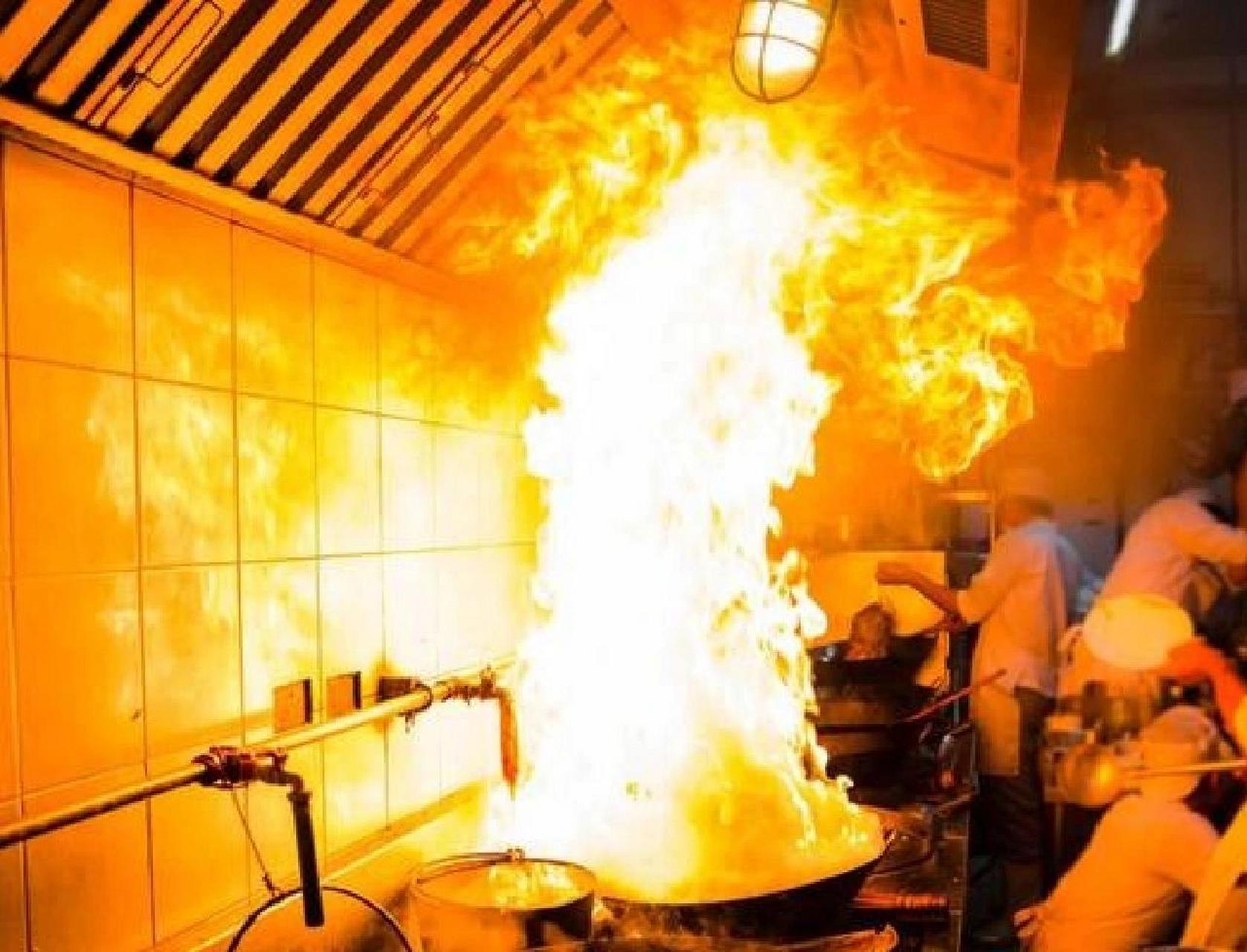 厨房油烟着火,怎么灭火?