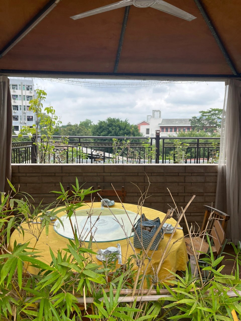 西丽山水农庄   靠近西丽动物园 招牌菜烤羊排,鸭嘴鱼一鱼两吃,窑鸡