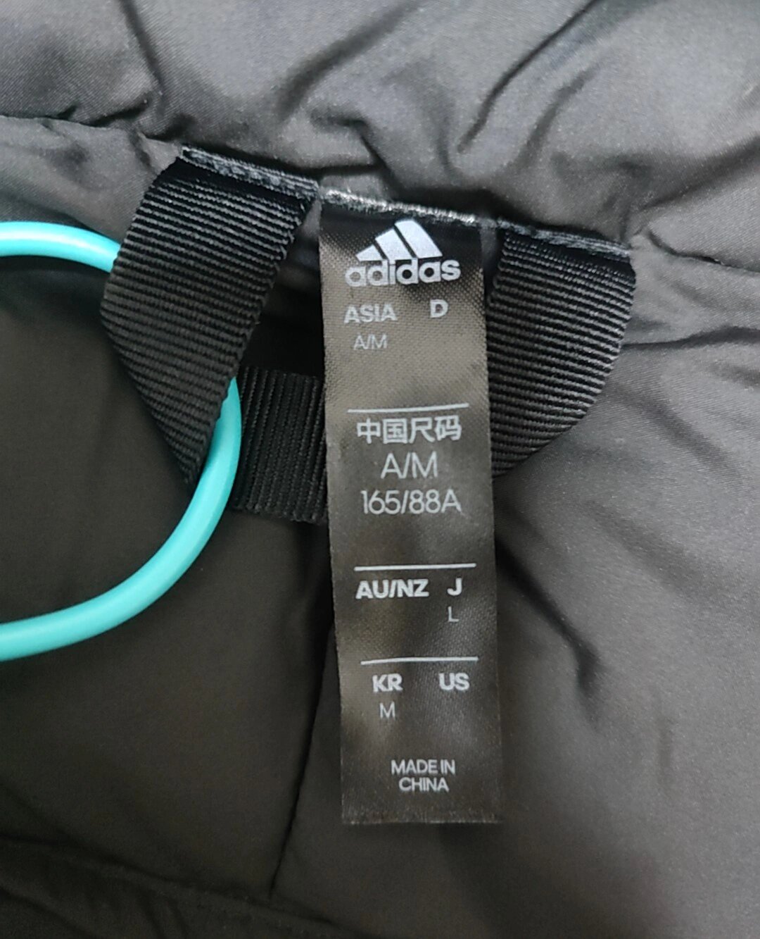 adidas羽绒服鉴定真假案例分享