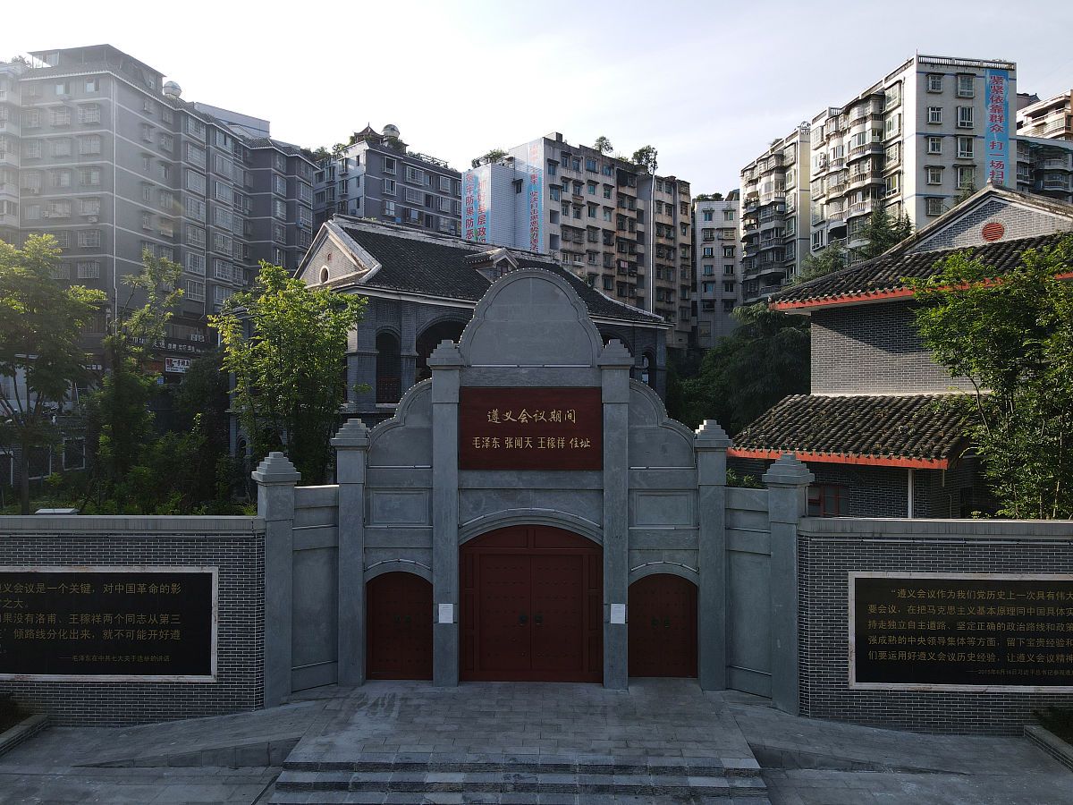 解放碑的人潮是不是让你望而却步?