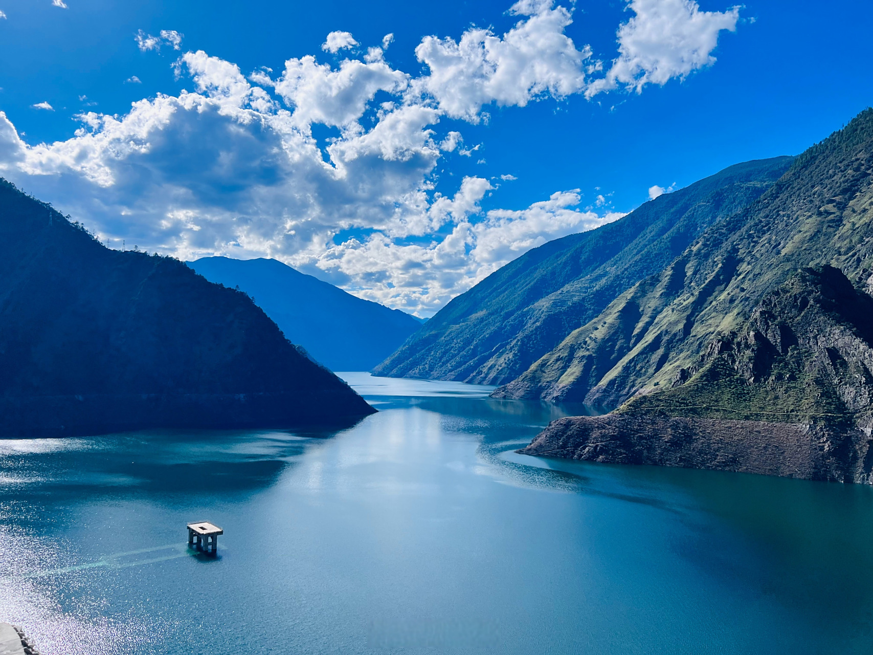 雅砻江流域水电开发有限公司始建于1989年.