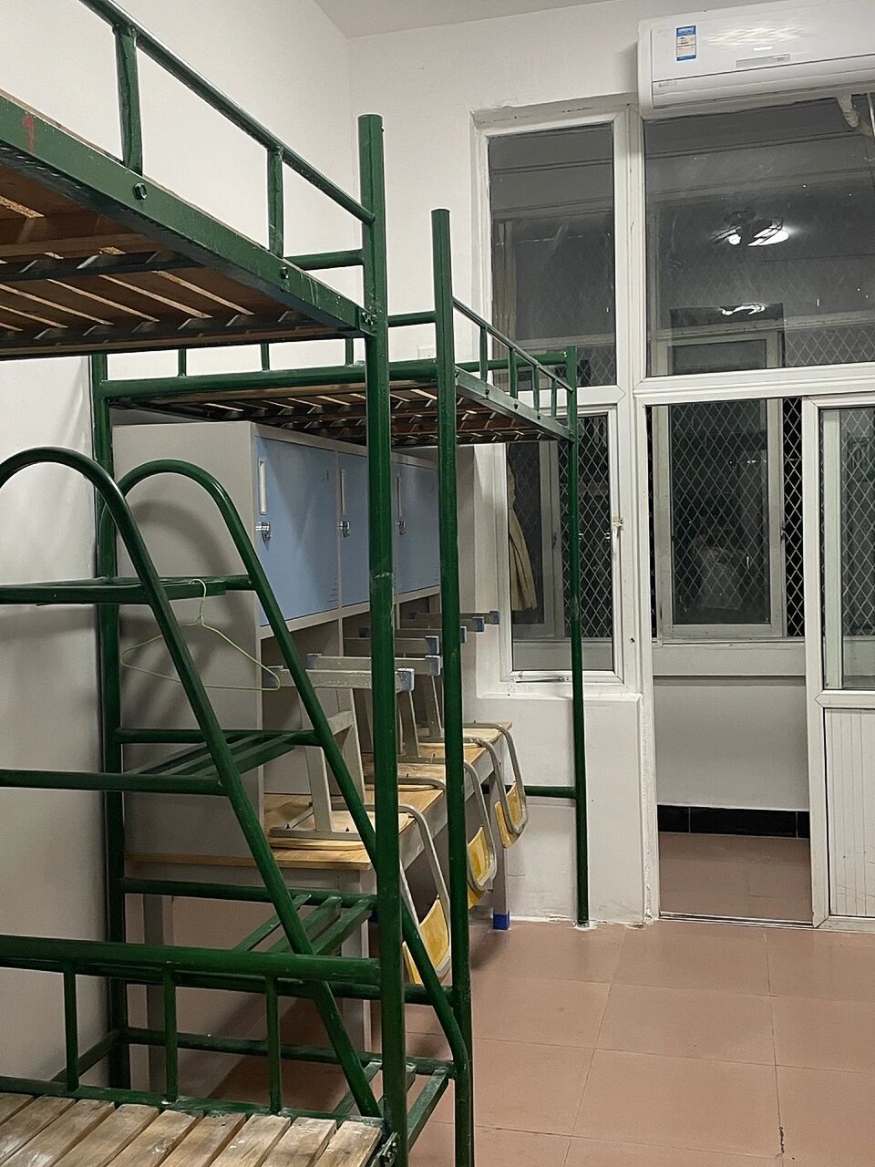 江西科技学院 17 18栋宿舍实拍     plq被封了 回不了要新生群的可以