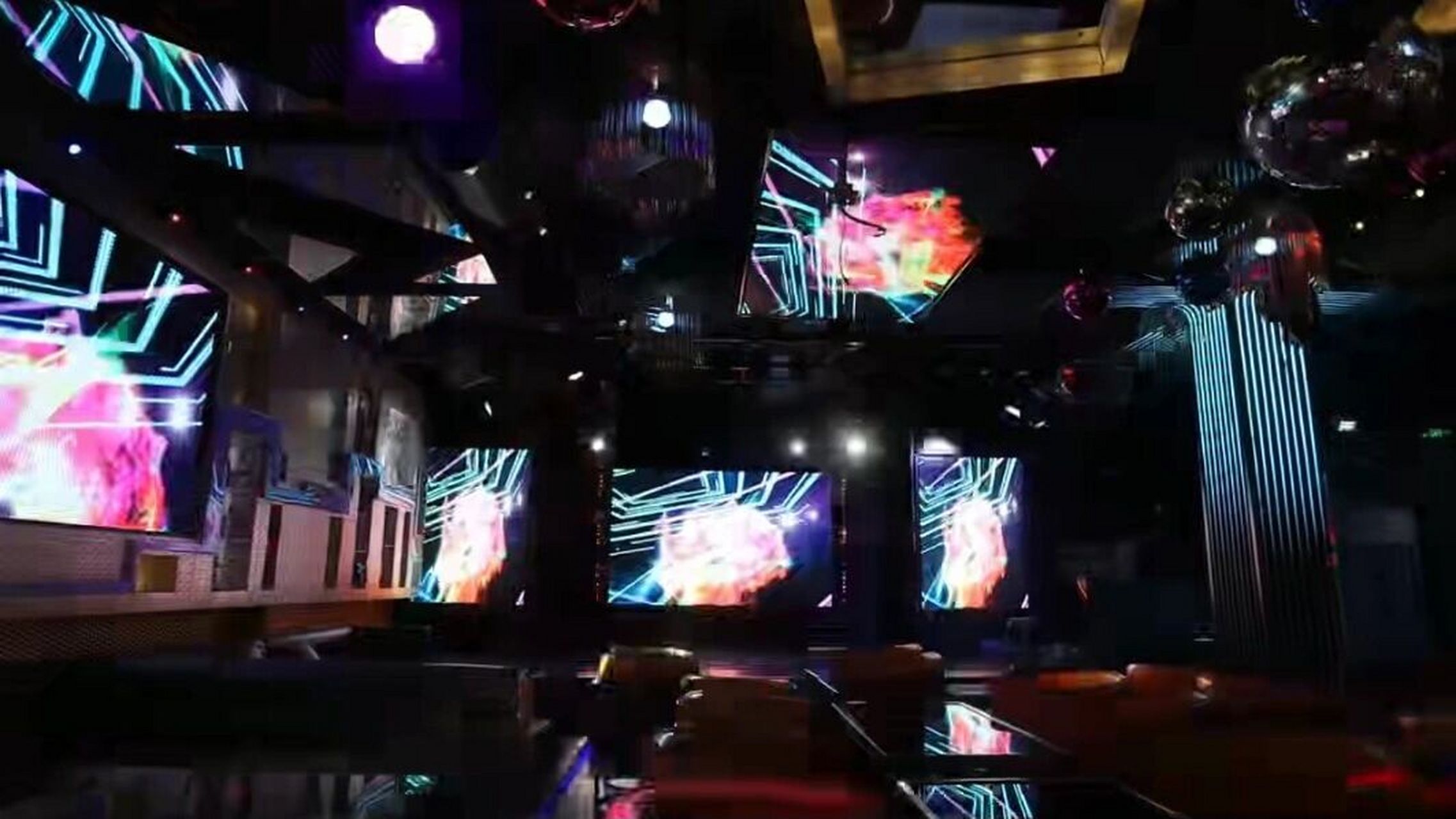 长春女性拉拉酒吧96rainbow主题音乐酒吧 有帅t走秀 反串表演 欢迎