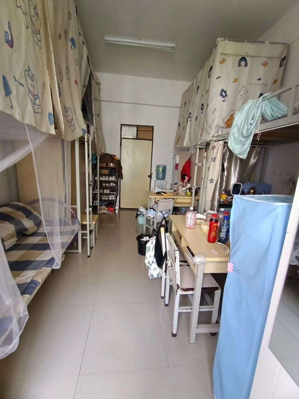 文山学院六人间宿舍,混住