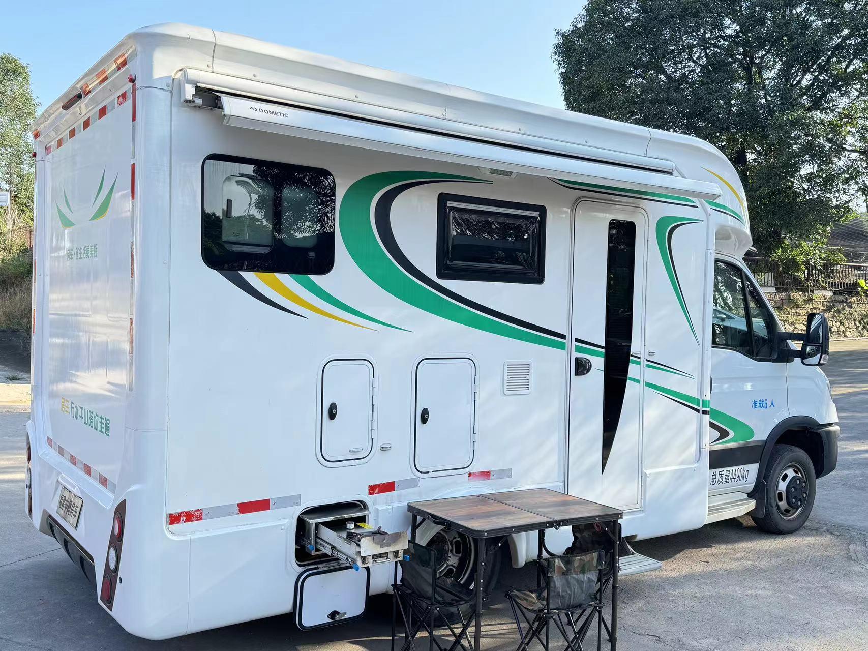 金冠依维柯小额头c型房车 【上牌时间】2019年8月