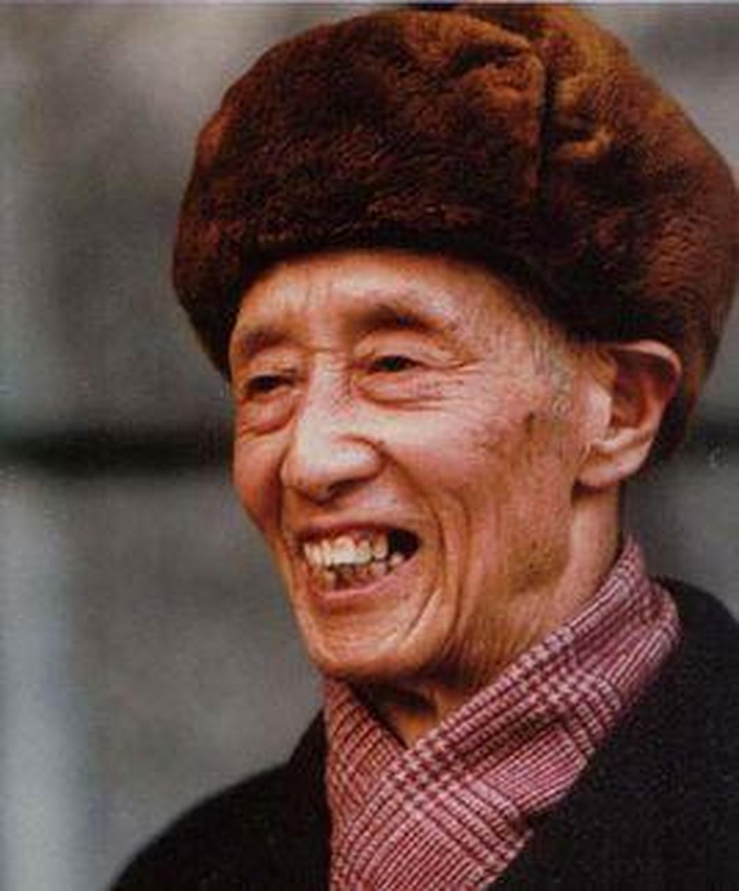 《烙印》出版前后   一九二九年,著名诗人臧克家就读青岛大学(山东