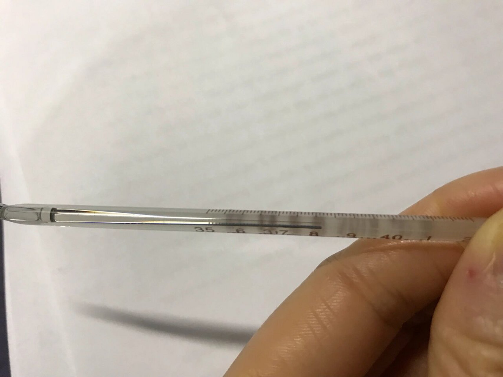 水银的测出来38度多了,电子体温计还是37度,我想怎么身体感觉不对劲啊