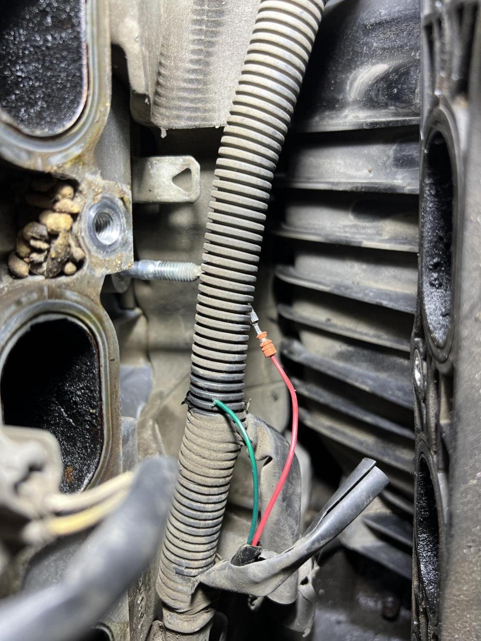 凯美瑞 报p0328爆震传感器故障码表示发动机爆震传感器电压太高