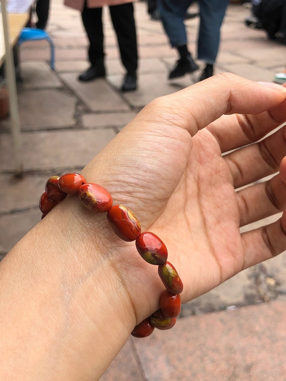 黄皮包浆料南红玛瑙随形手串 黄皮包浆|随形手串 颜色非常丰富的一条