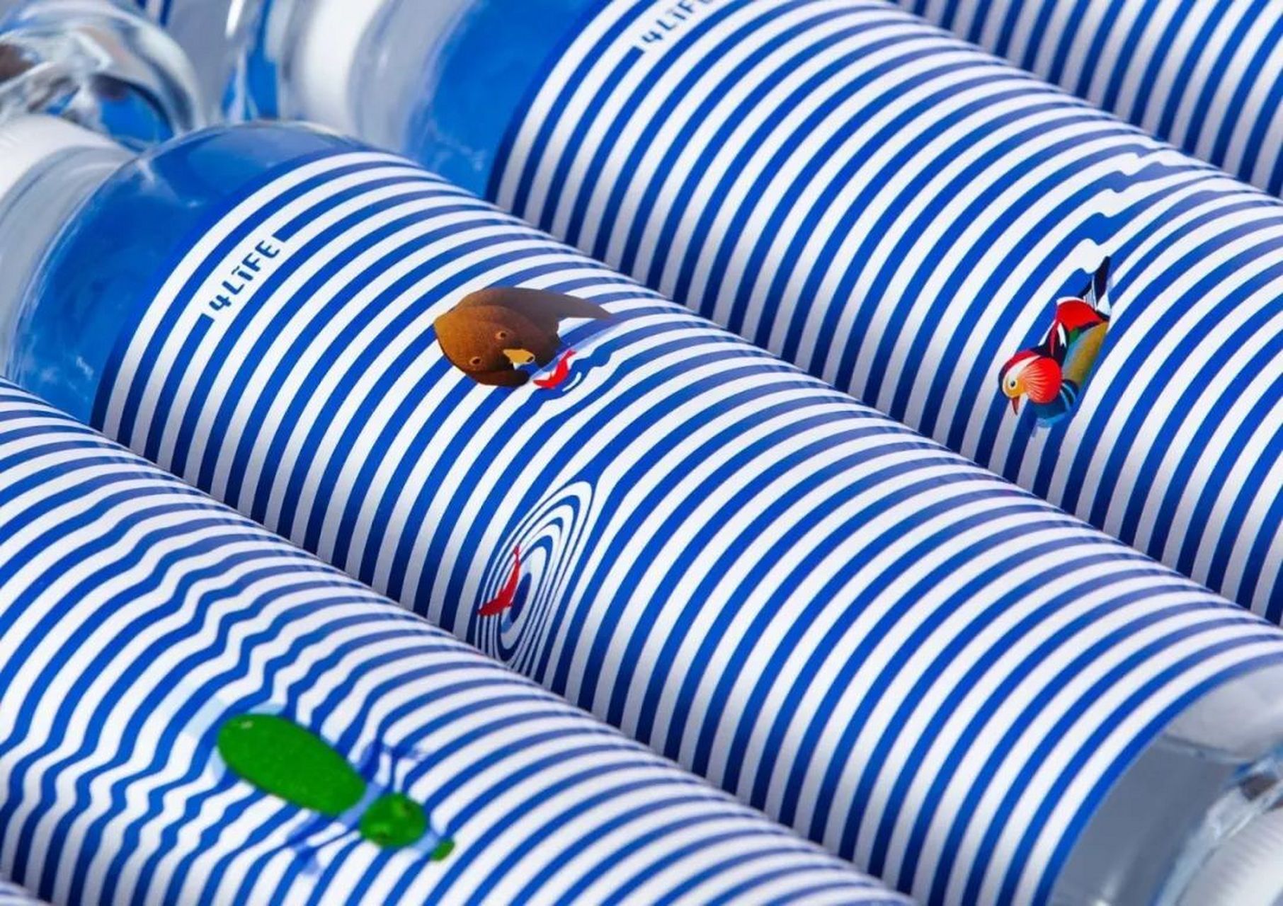 矿泉水瓶这样设计也太好看了吧 | 包装赏析 - 这款矿泉水的水源地 在