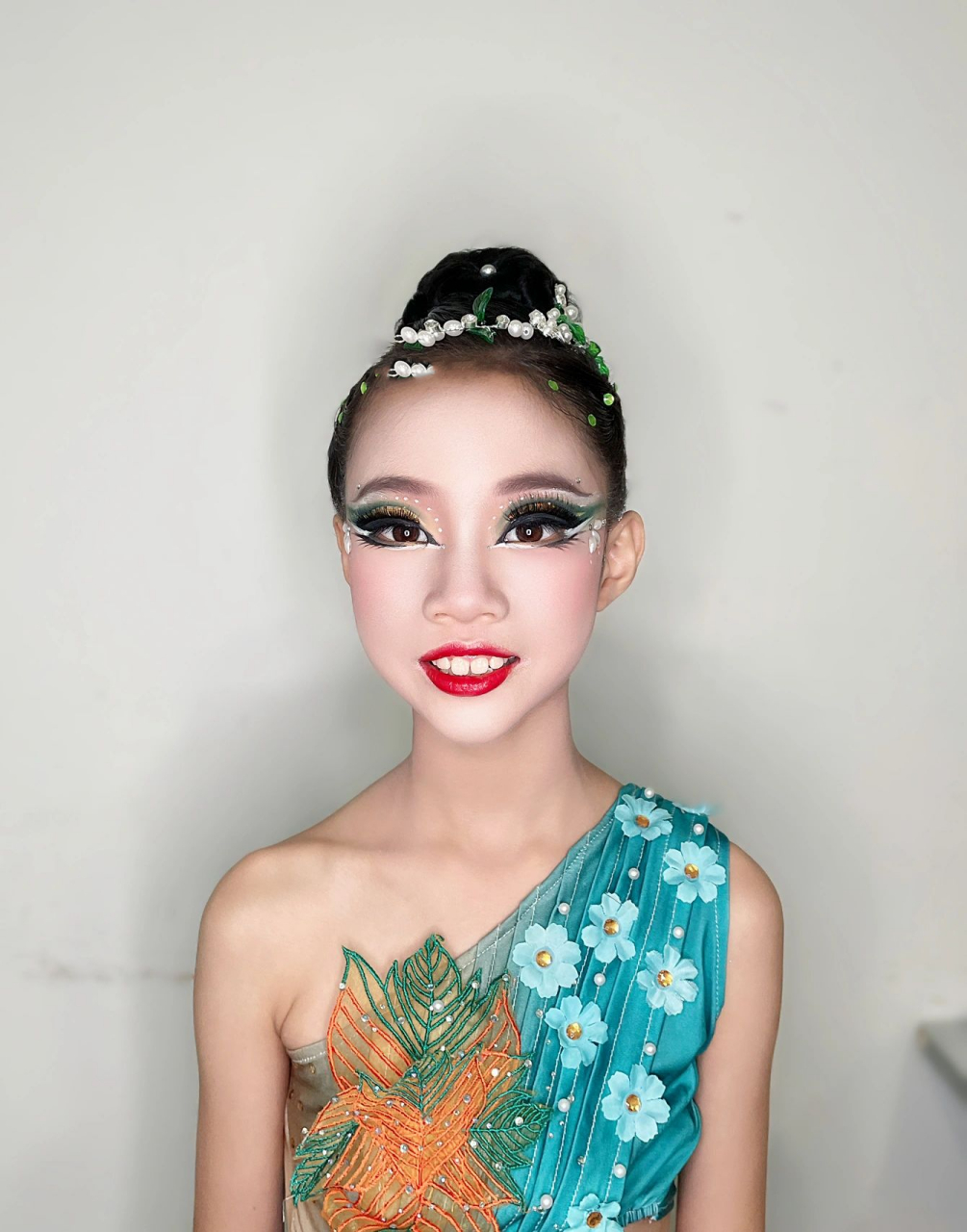 傣族舞蹈妆容图片