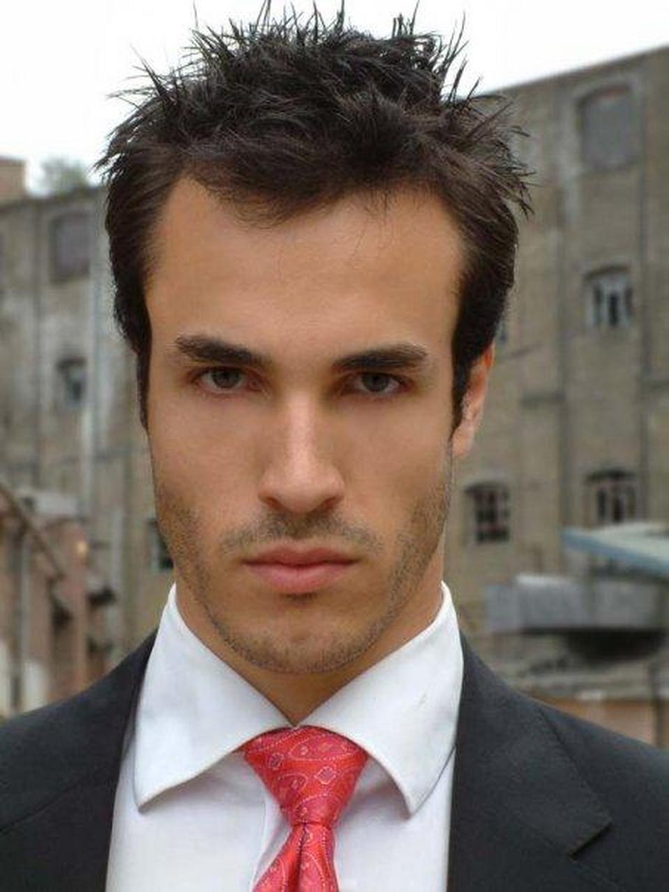 消失的男模特 hugh plummer(休·普卢默),自2012年他就消失得无影无踪