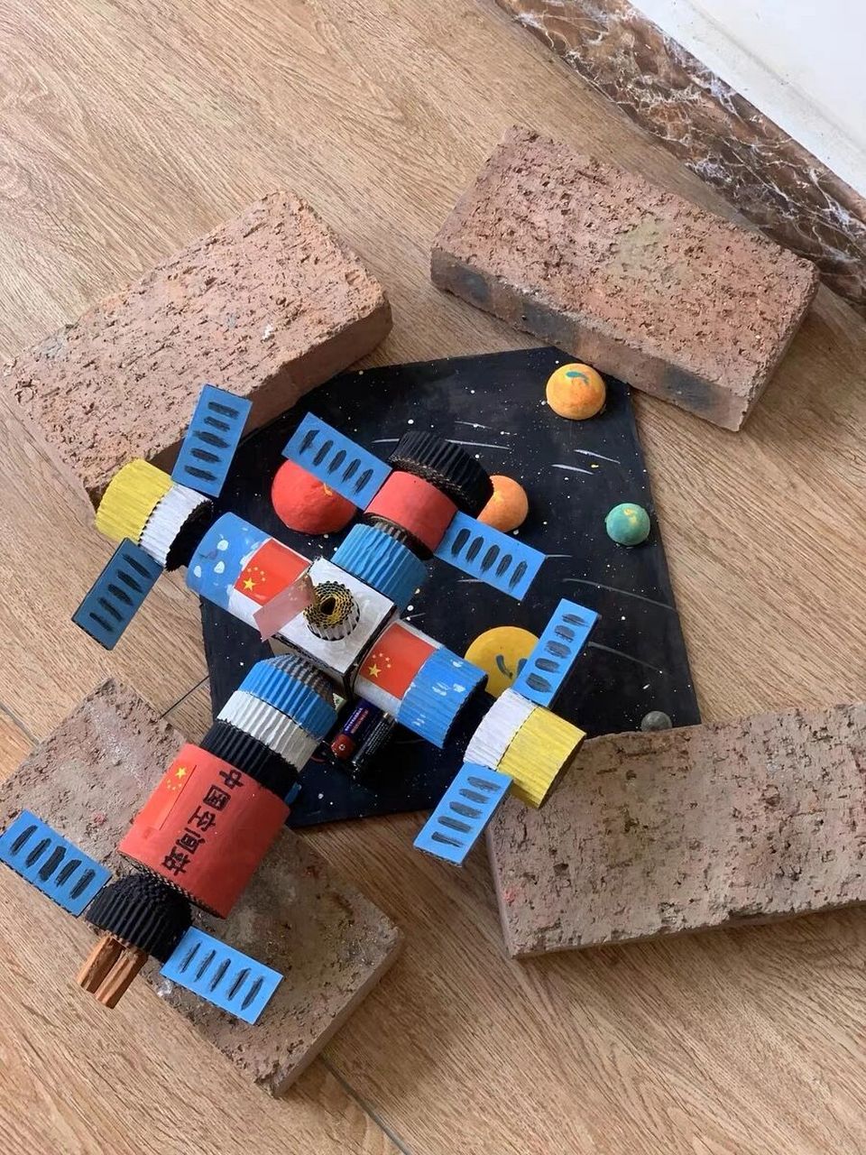 儿童环保手工,做一个会旋转的航天太空站 废物材料再利用,手工制作