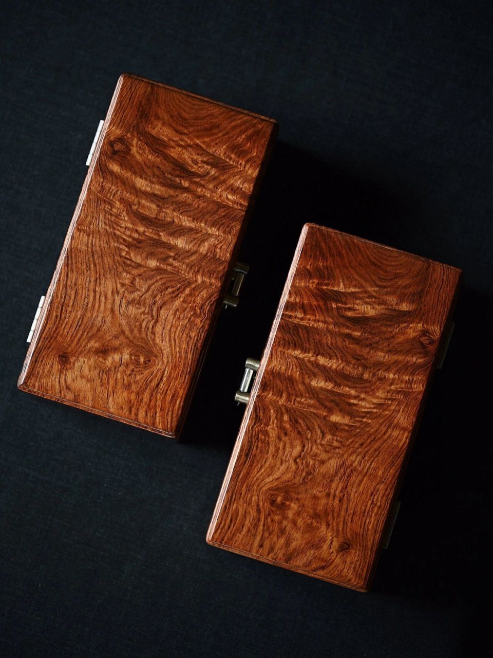 黄花梨"水光潋滟"首饰盒 榫卯结构,周身素雅无雕,纹理似潋滟波光,尽显