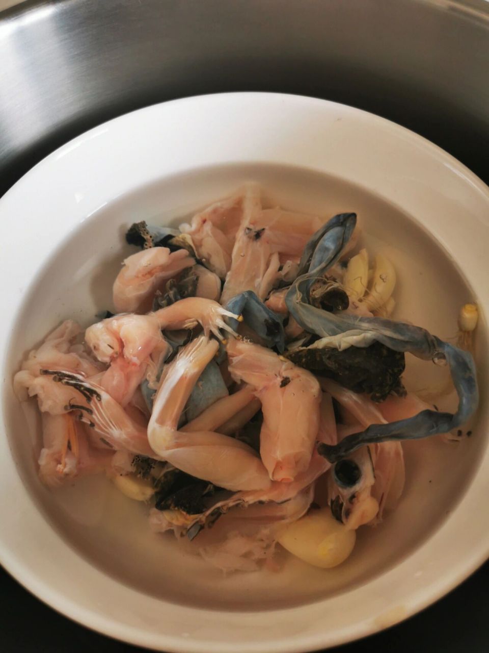 清炖石蛙 中医认为石蛙的肉味甘咸平,入肺胃肾经,有
