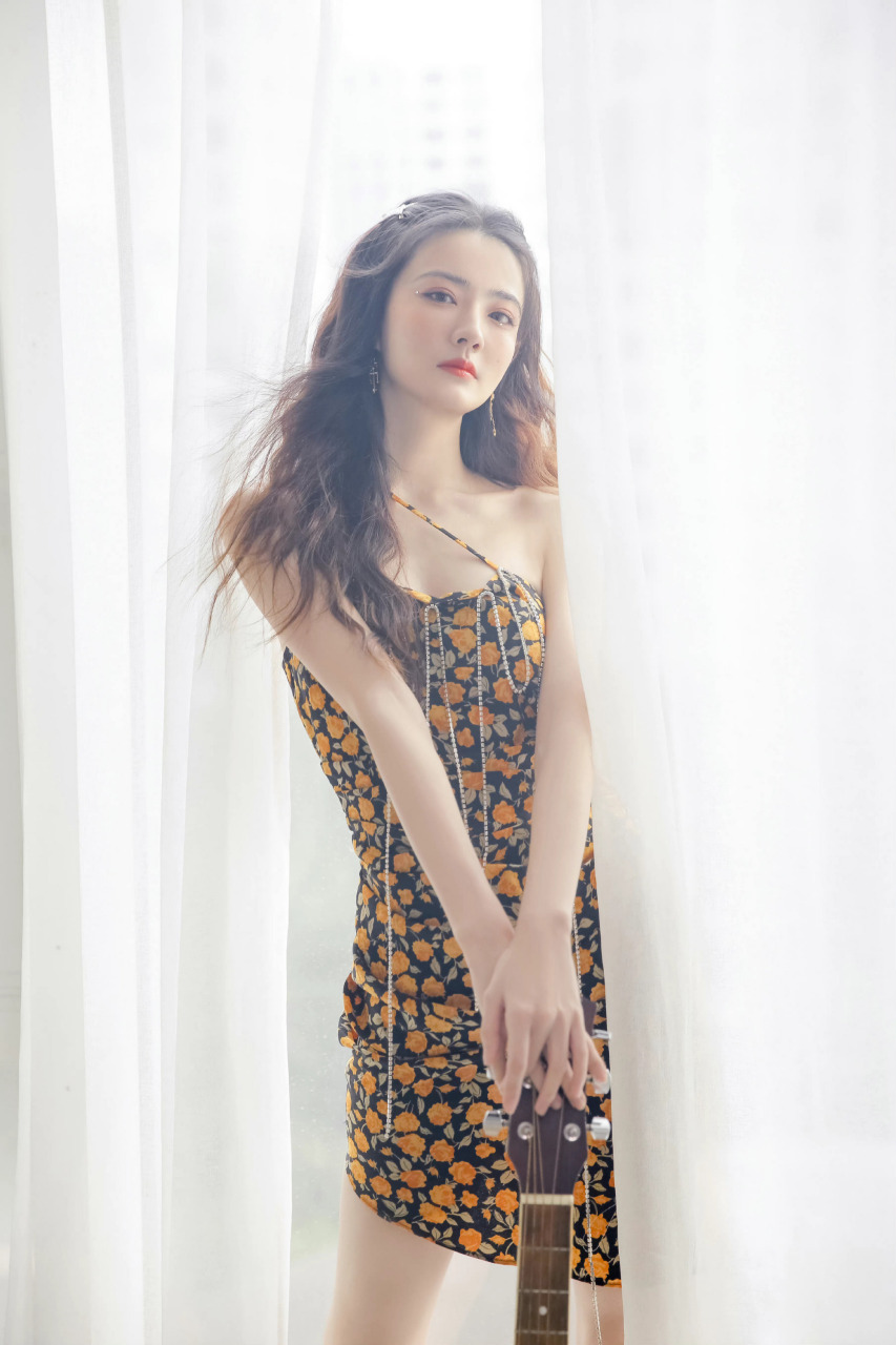 徐璐小清新吊带裙写真精选