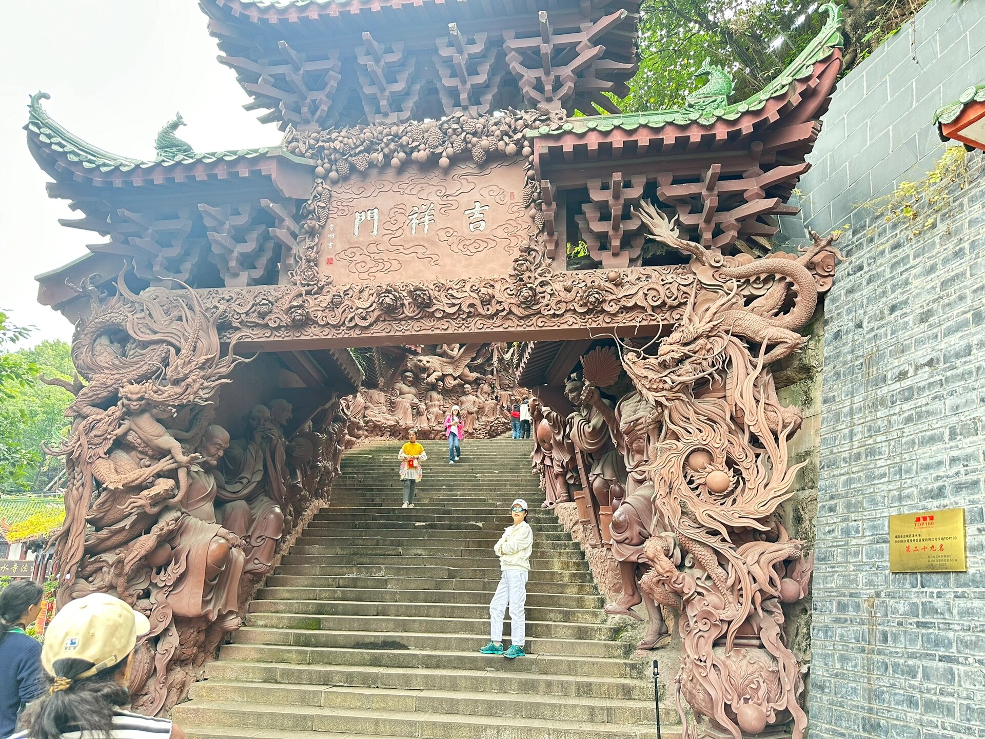 绵阳的圣水寺很大,不拜佛只逛逛都要2个小时