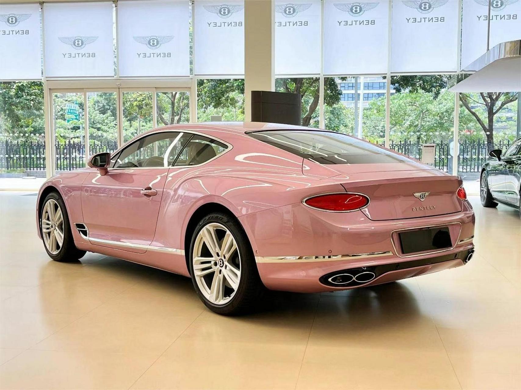 宾利欧陆装贴激情粉改色膜.