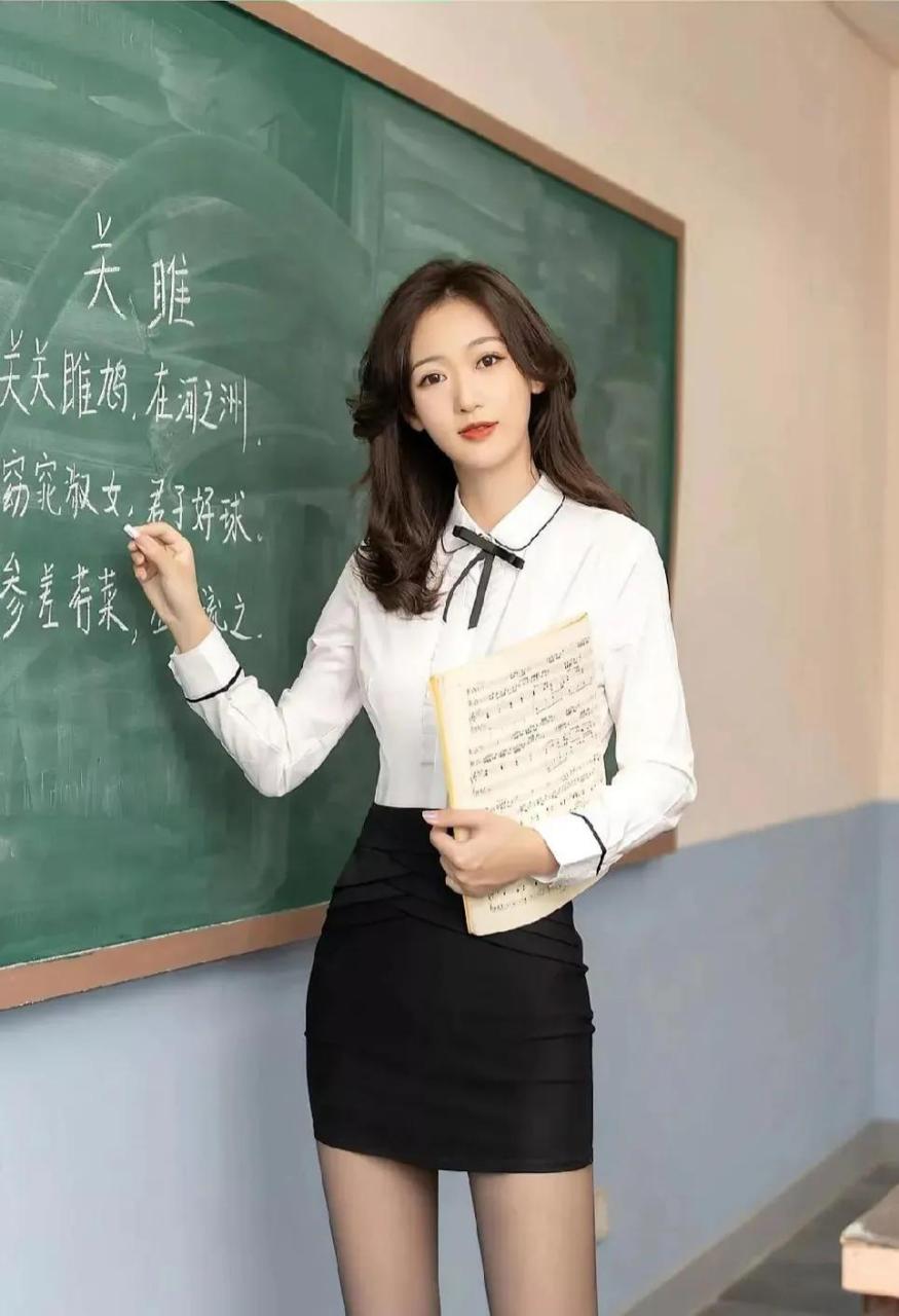 我叫张琳,是一名小学老师.