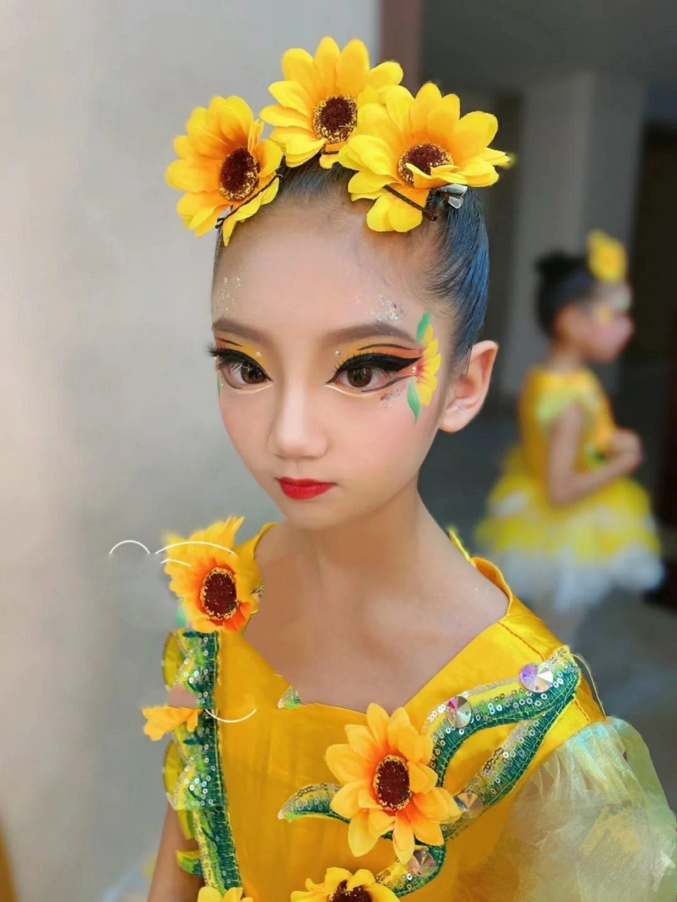 六一儿童节妆容 六一黄色眼影系列舞台妆来喽,自然好学易上手,舞台妆