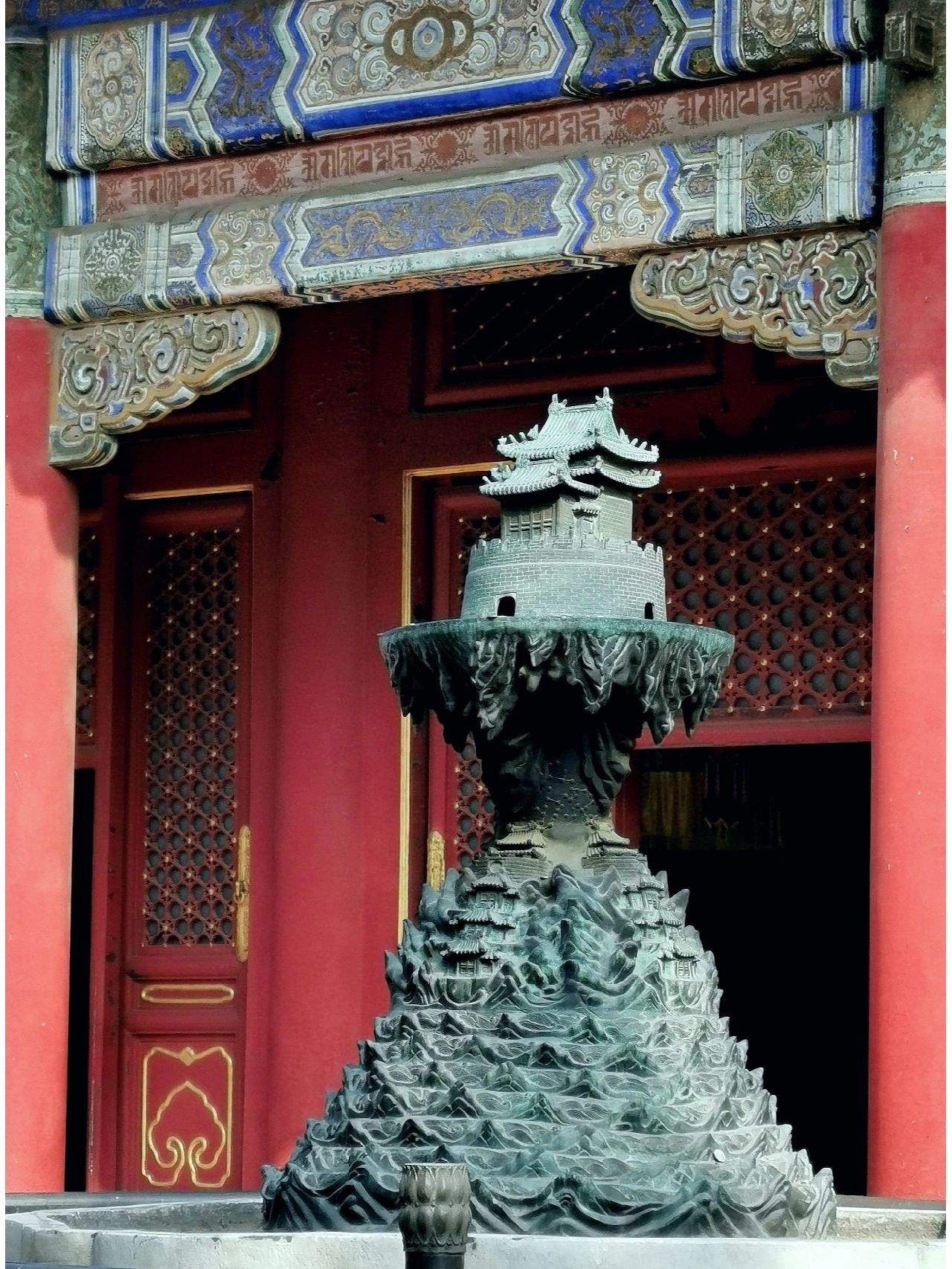 须弥山图片 "雍和宫"大殿前摆放有一座铜制的须弥山,(最早不是雍和宫