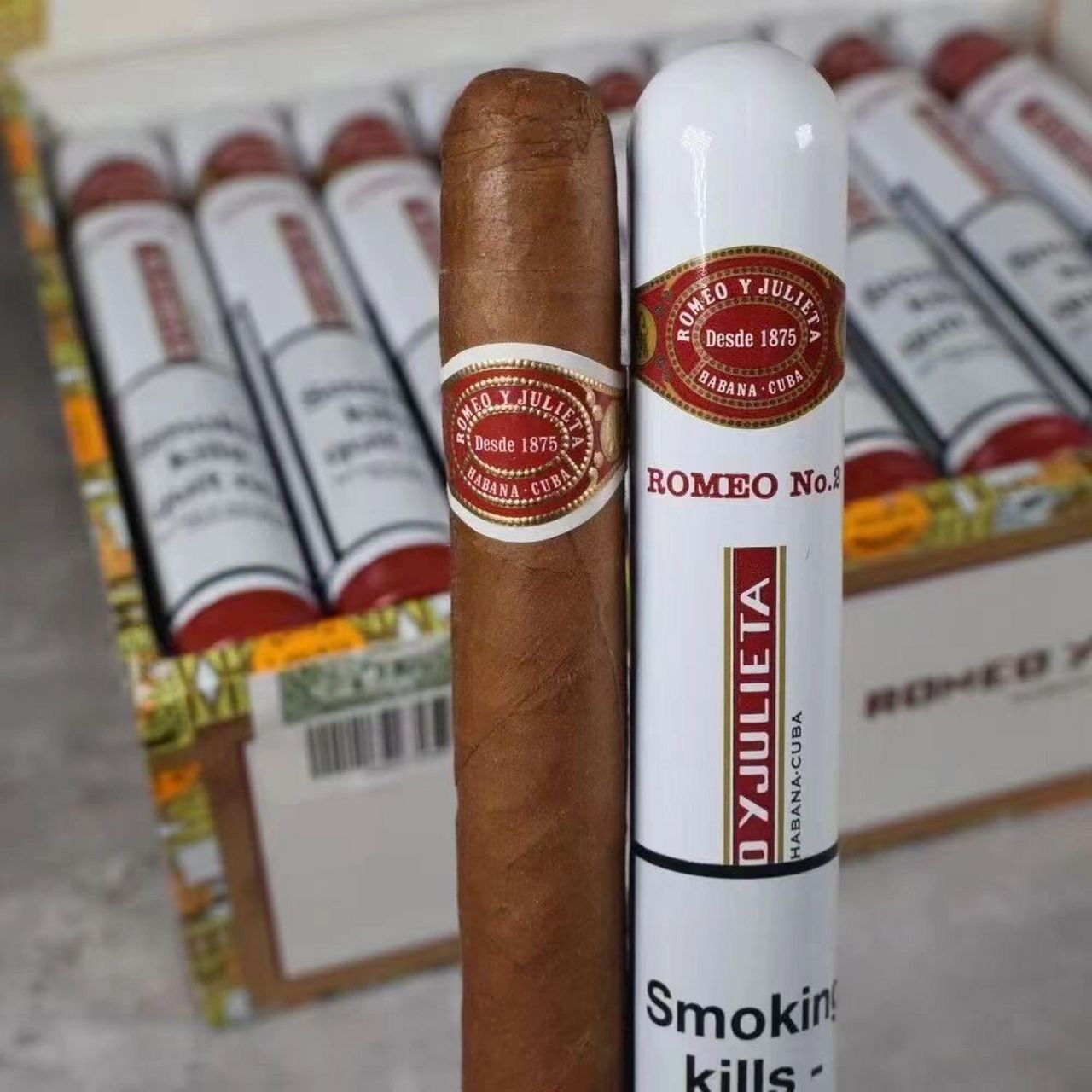 罗密欧2号 罗密欧2号与罗密欧1号它们同为手工卷制雪茄,它们的浓度均