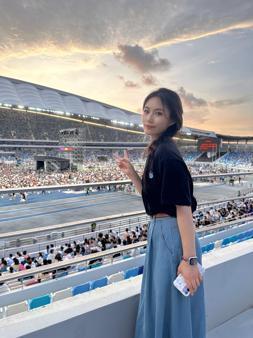 村ba主持人李旭涵打卡周杰伦演唱会,跟着李旭涵的视角一起欣赏这场