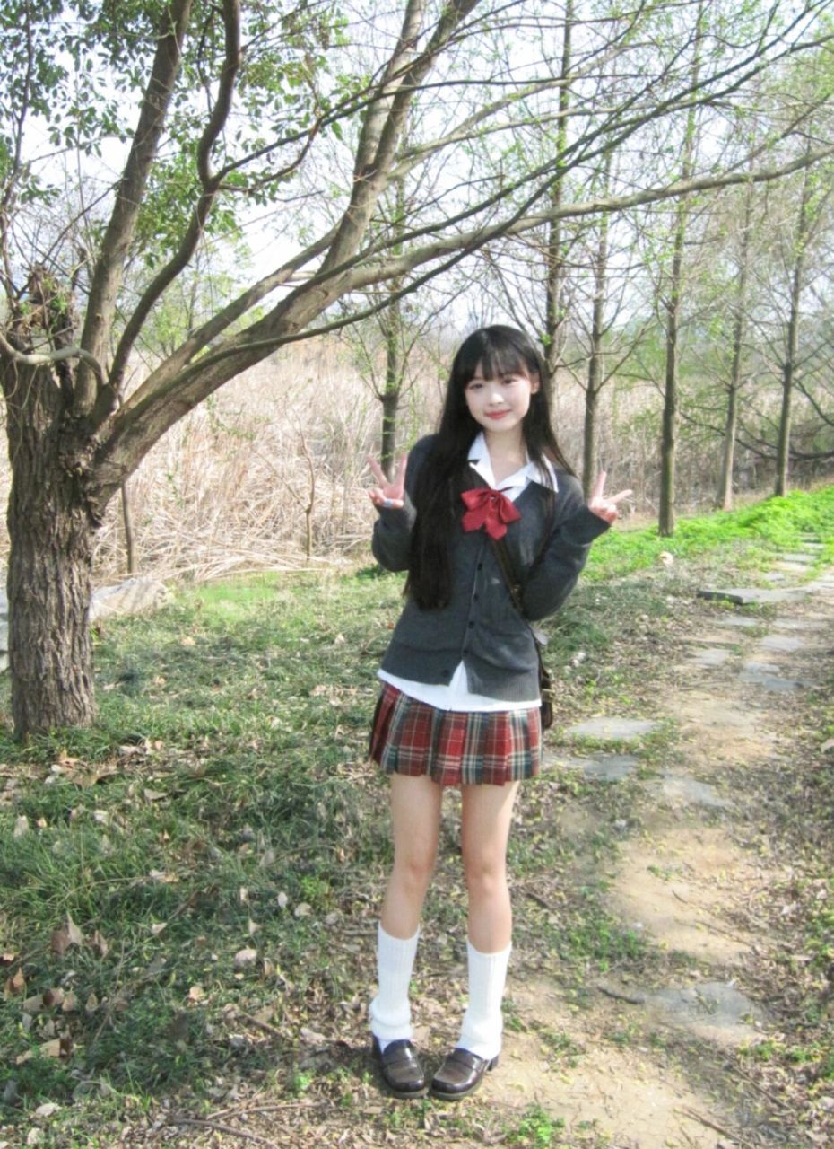 扮演三种性格的jk 内八的害羞优等生 外八的活泼学妹 有点傲娇的学姐