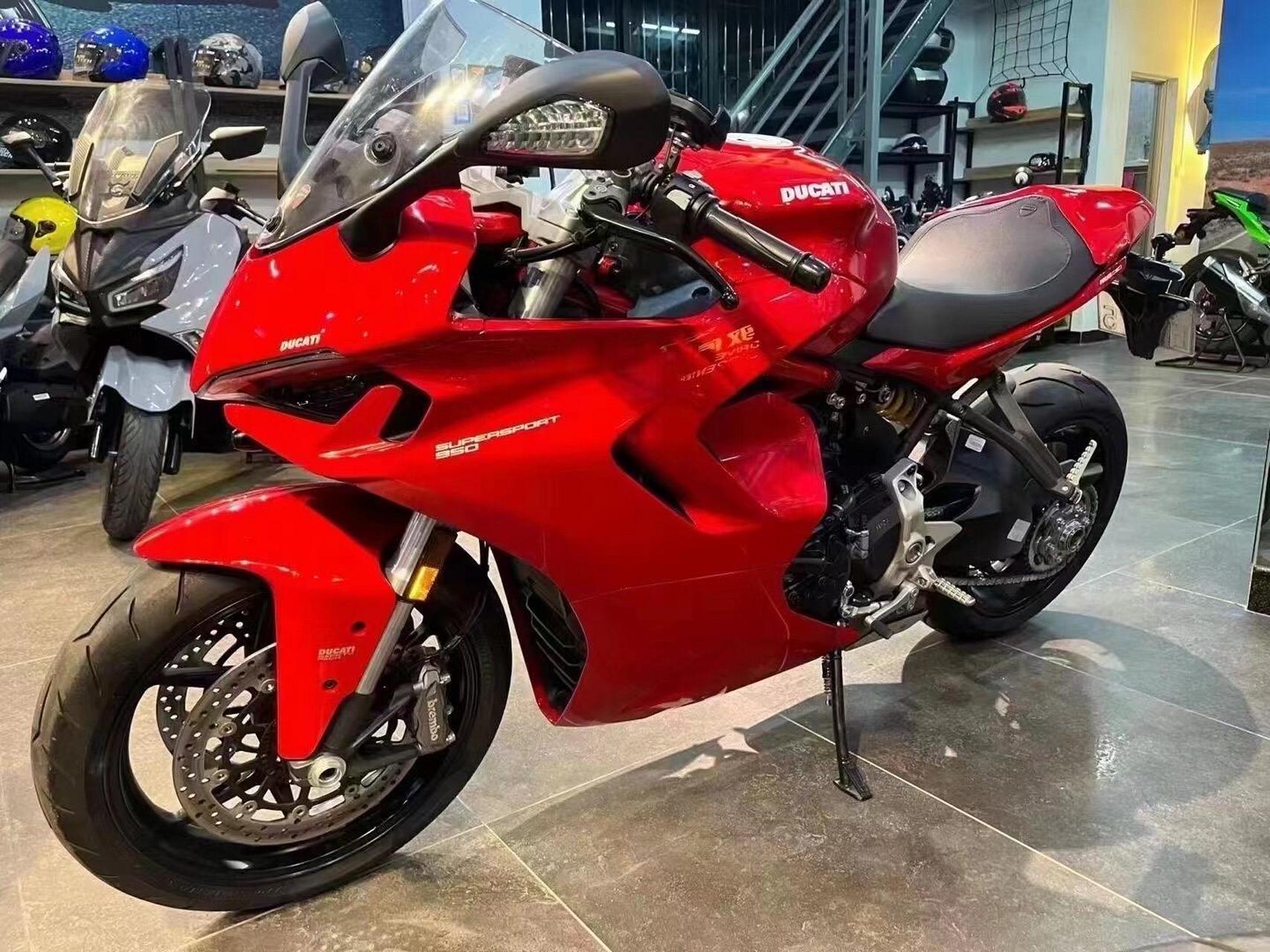 22款大贸杜卡迪领速supersport950 一手户1900公里,加装hfk行车记录仪