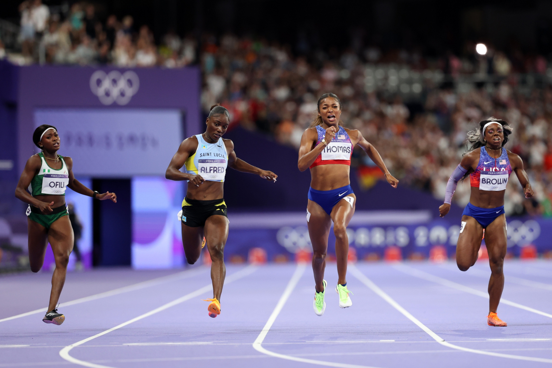 巴黎奥运会女子200米决赛,前三名:  05 加比·托马斯(gabby thomas)