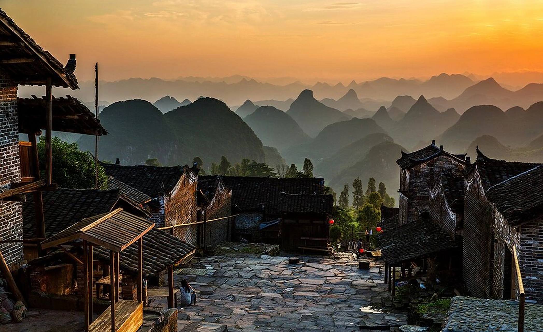 09广东省连南瑶族自治县三排镇 千年瑶寨坐落于瑶山万山朝王的正面