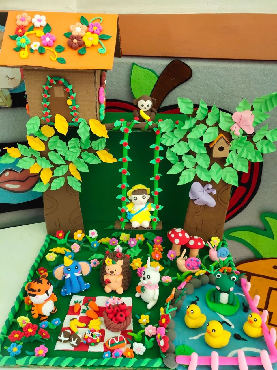 幼儿园森林主题超轻粘土场景作品 主题:奇妙的森林98 使用材料:各种