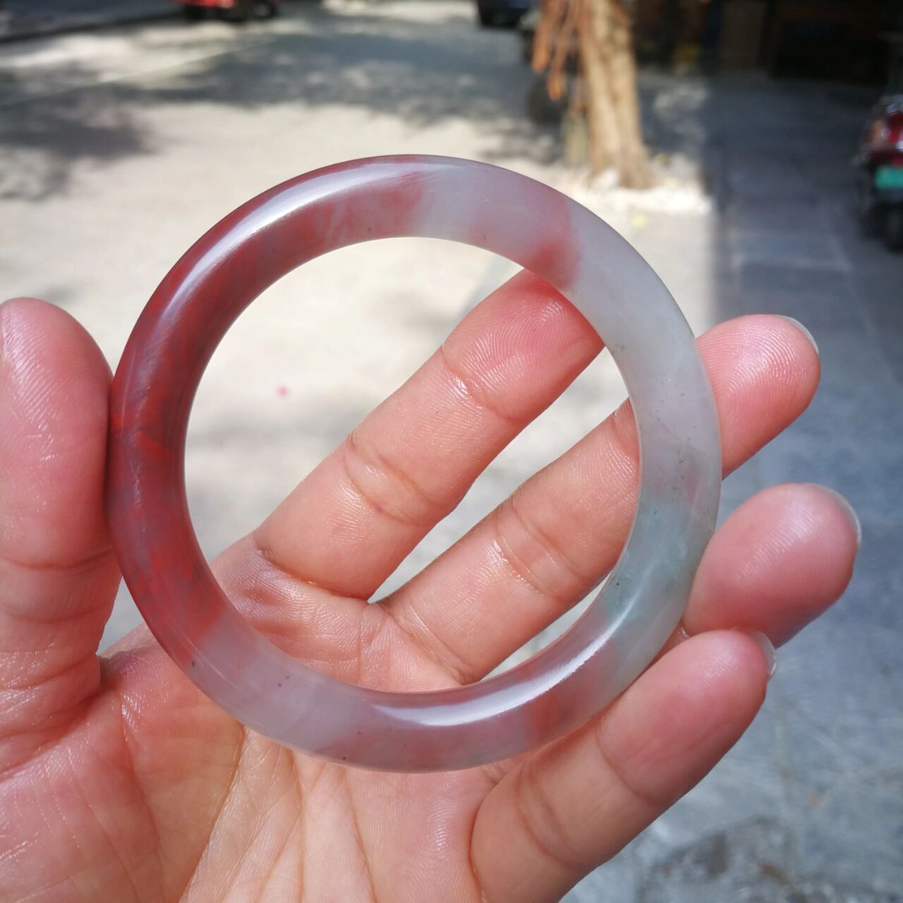 桂林鸡血玉贵妃料手镯55圈口圆条