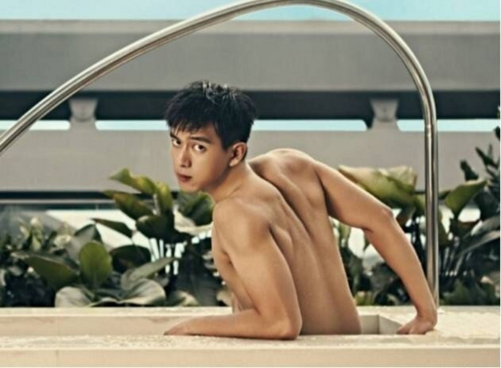 李现腹肌图 不得不说,李现真是好身材点击下方"李现"话题,去看更多李